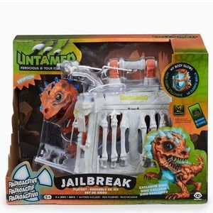 Untamed Jailbreak Dinosaur play set